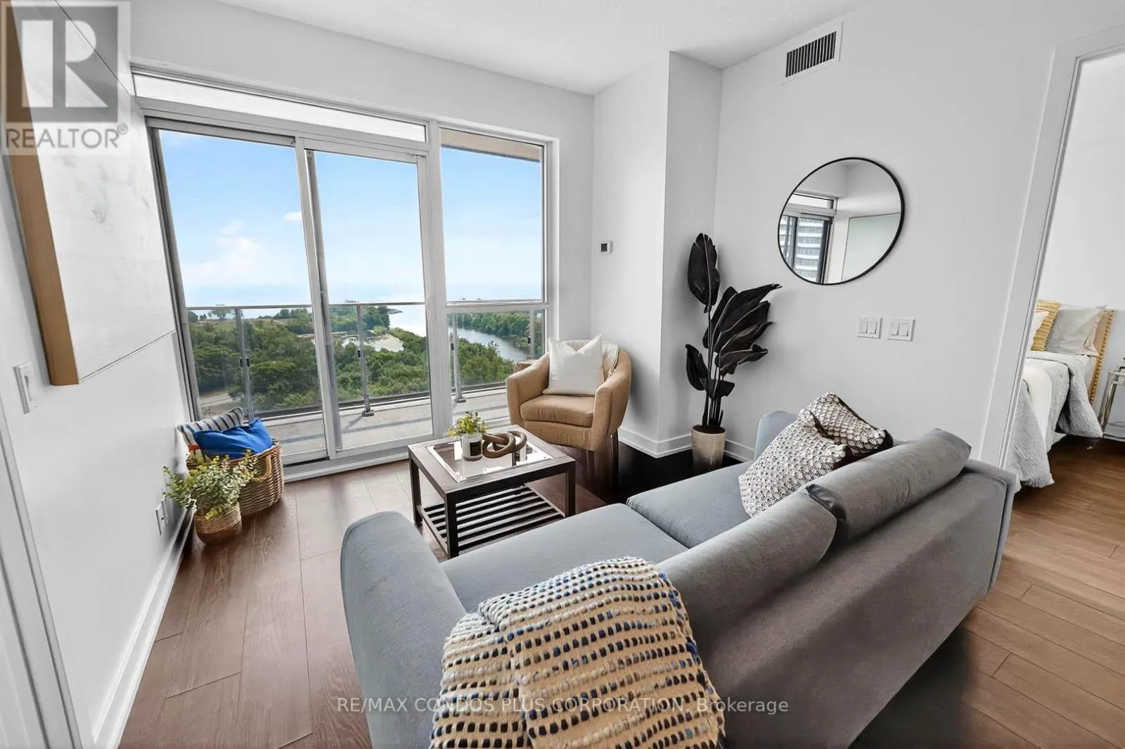 1610 - 2200 LAKE SHORE BOULEVARD W