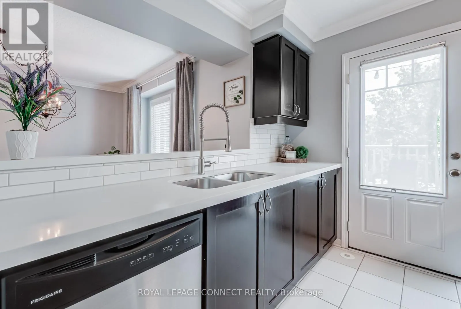 223 WOODLEY CRESCENT