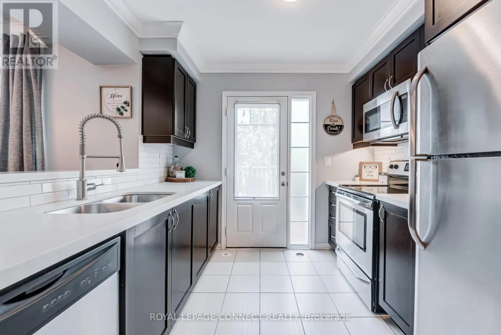223 WOODLEY CRESCENT