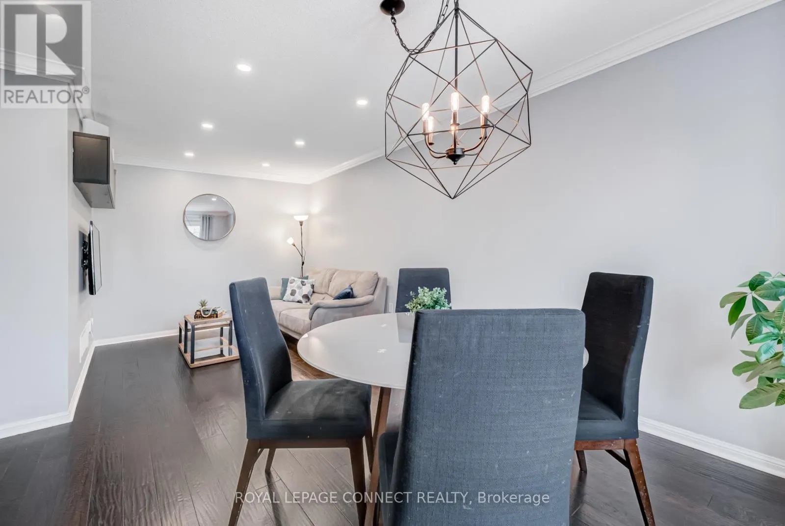 223 WOODLEY CRESCENT