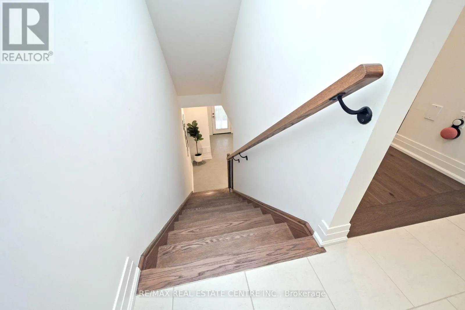 24 HUMBERSTONE DRIVE E