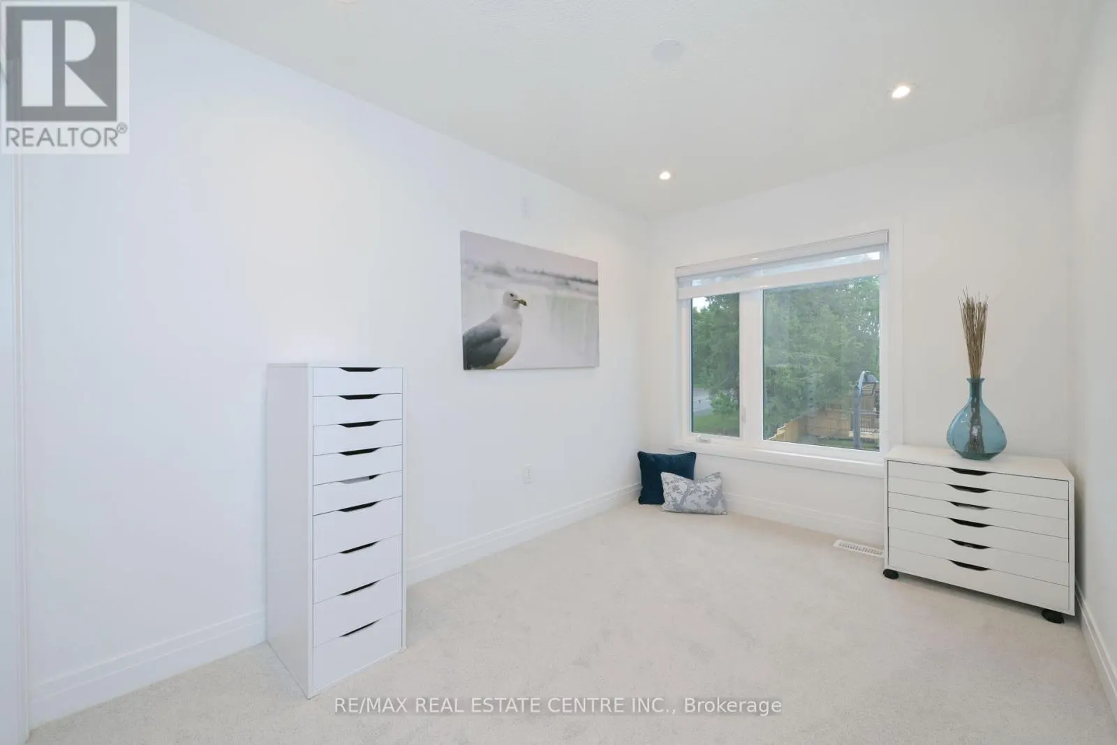 24 HUMBERSTONE DRIVE E