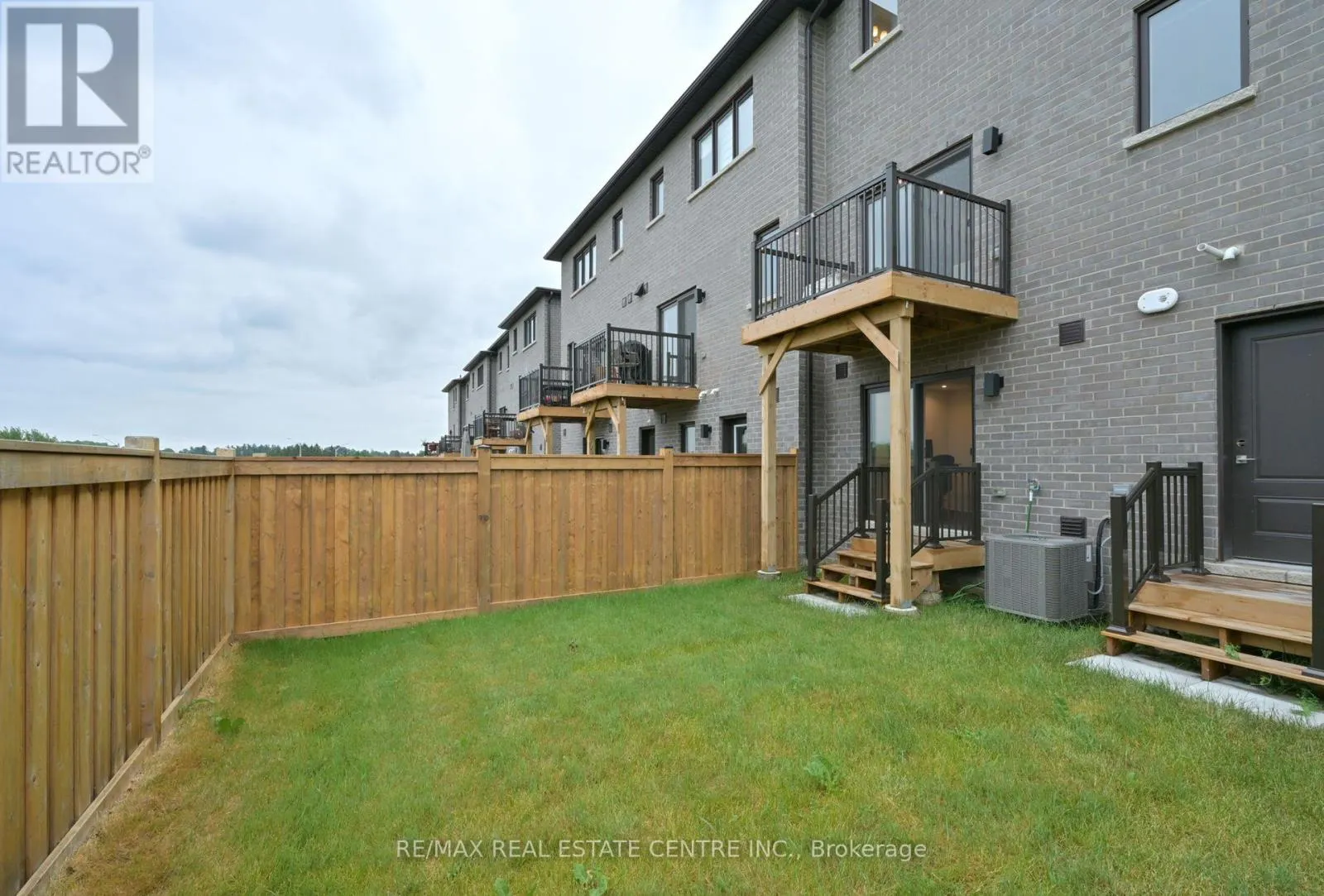 24 HUMBERSTONE DRIVE E