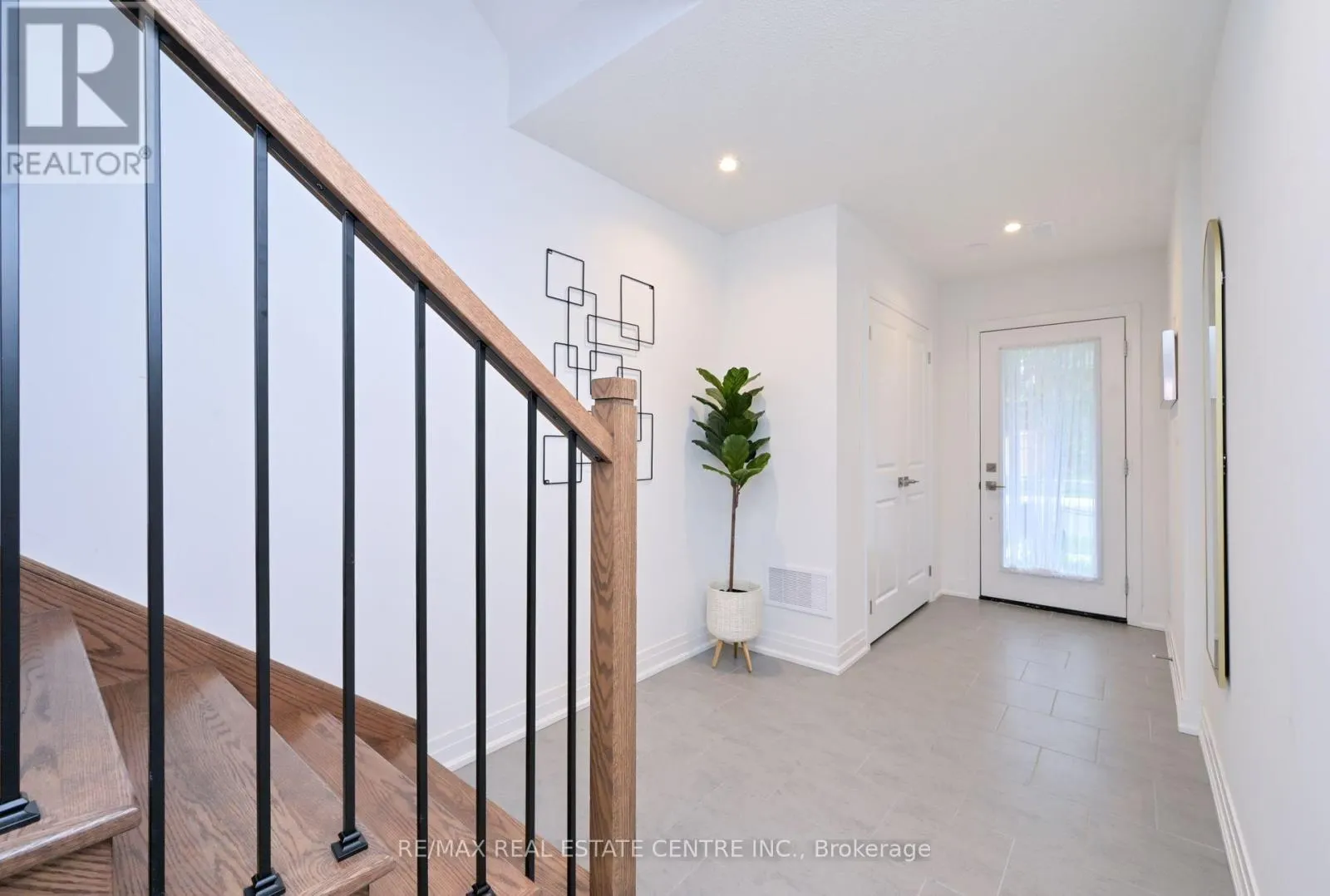24 HUMBERSTONE DRIVE E
