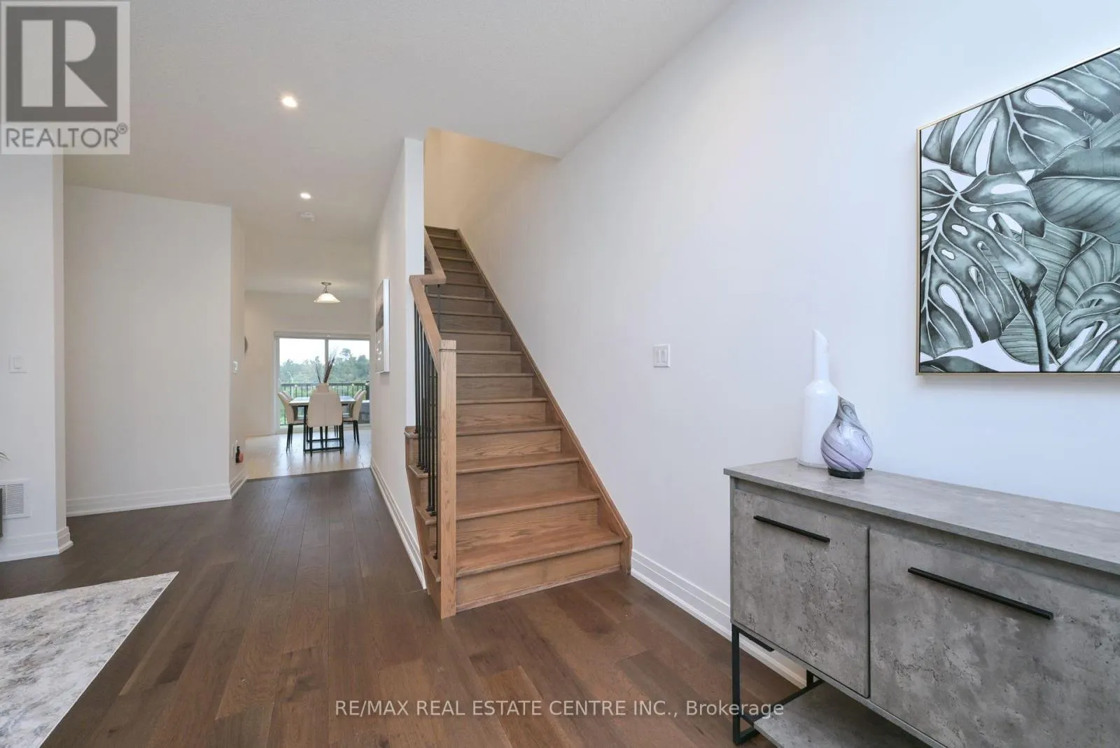 24 HUMBERSTONE DRIVE E