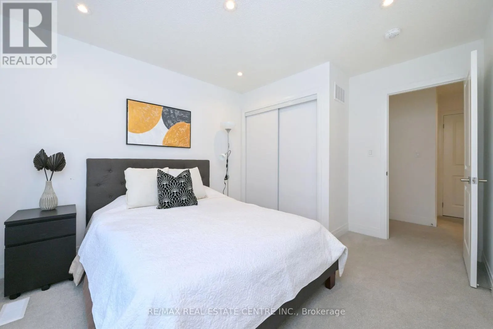 24 HUMBERSTONE DRIVE E