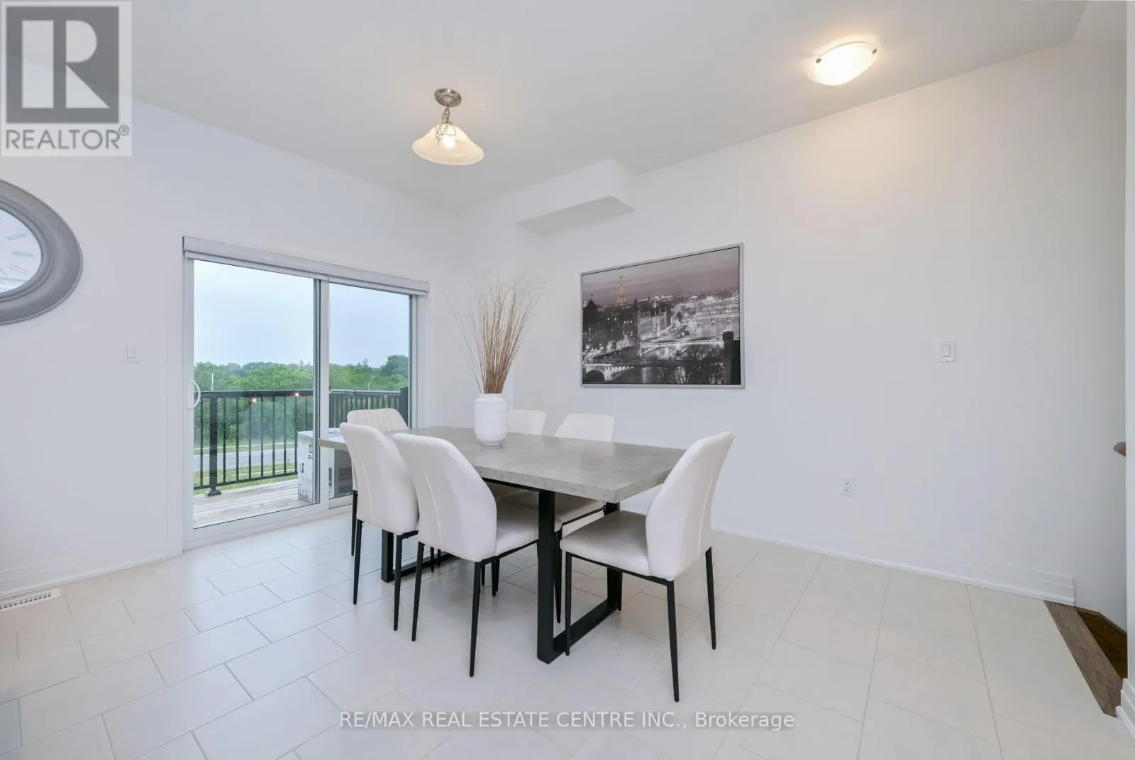 24 HUMBERSTONE DRIVE E