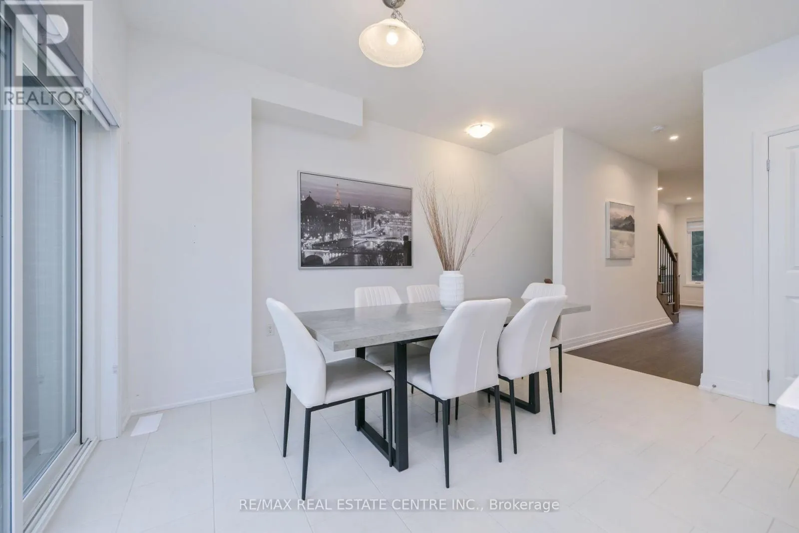 24 HUMBERSTONE DRIVE E