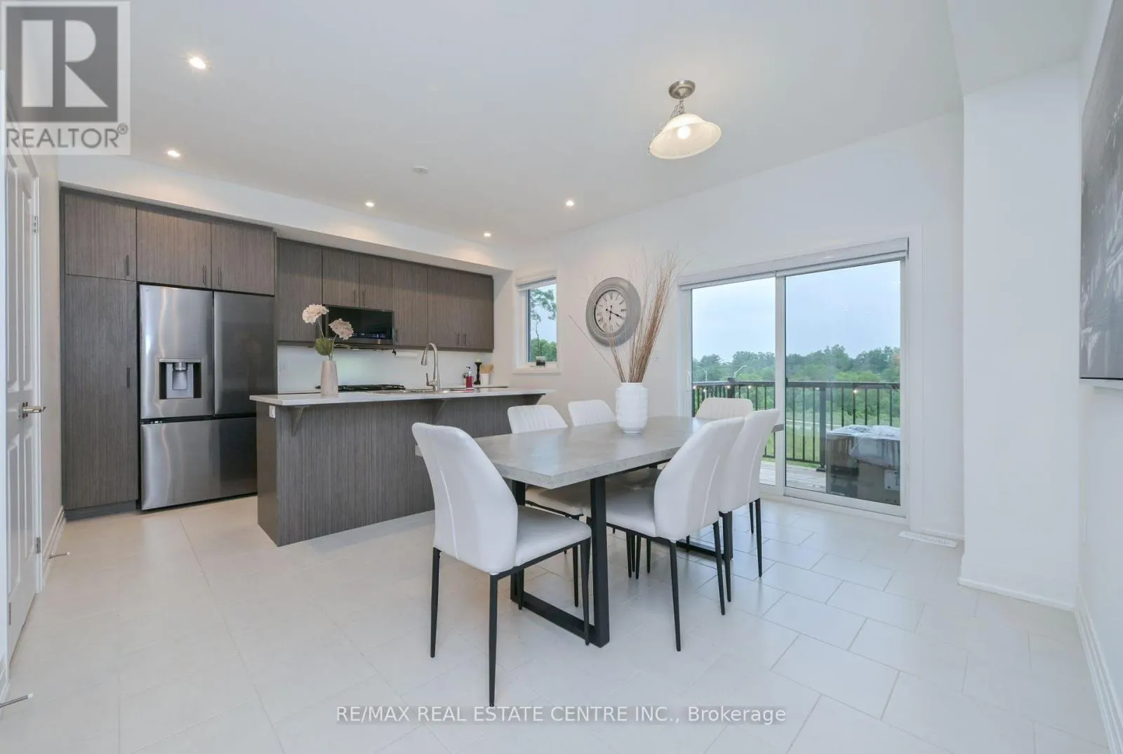 24 HUMBERSTONE DRIVE E