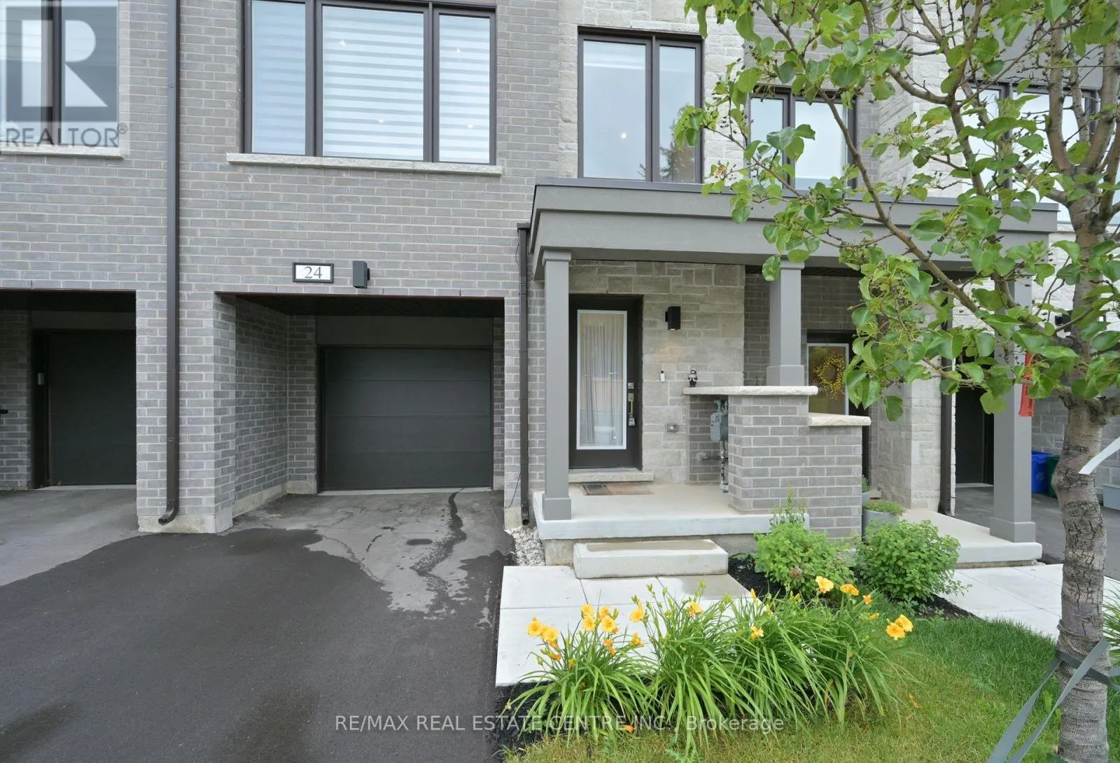 24 HUMBERSTONE DRIVE E