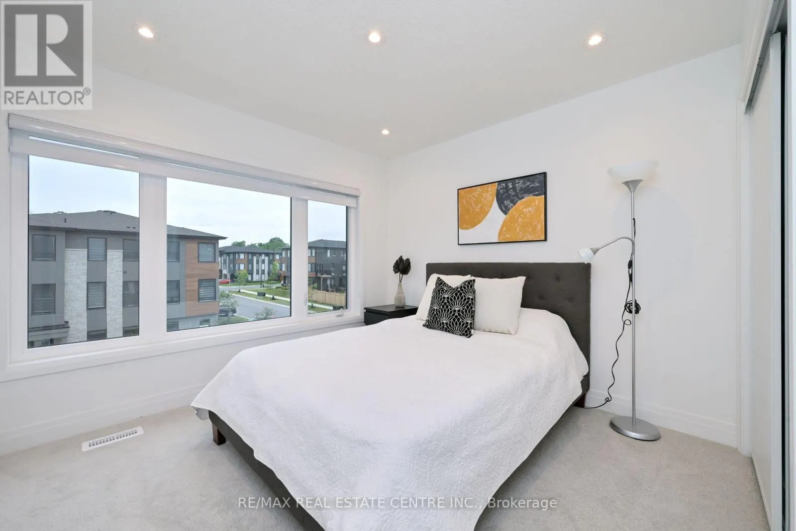 24 HUMBERSTONE DRIVE E