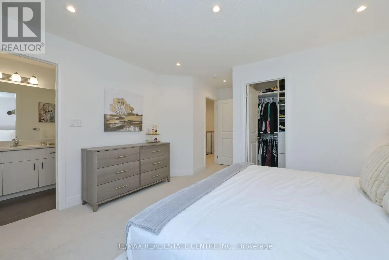 24 HUMBERSTONE DRIVE E