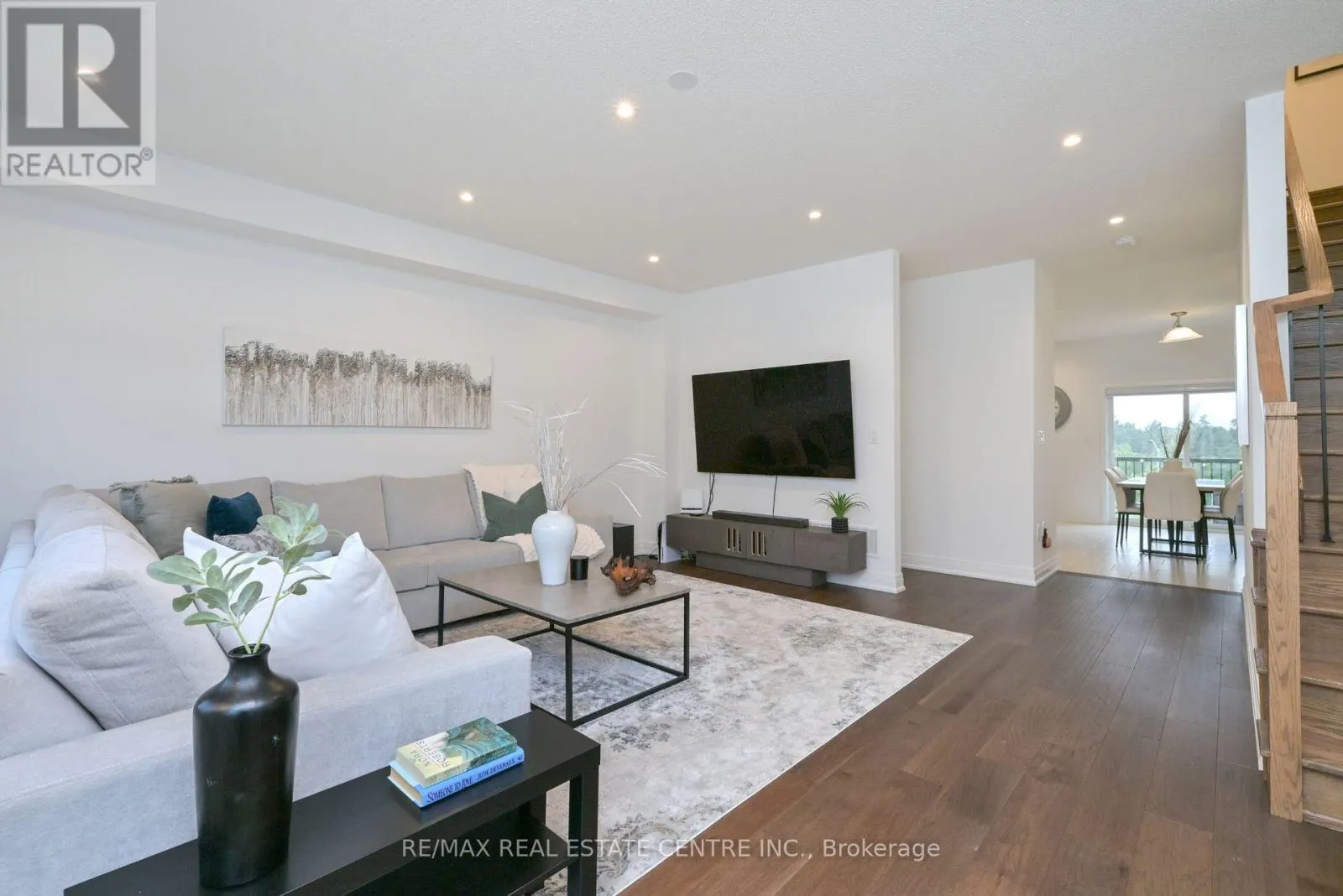 24 HUMBERSTONE DRIVE E
