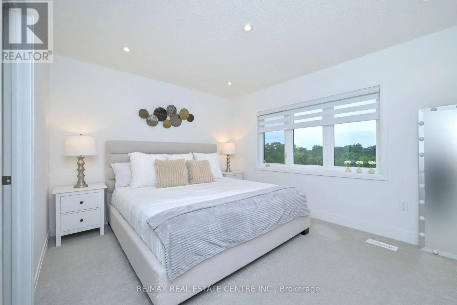 24 HUMBERSTONE DRIVE E