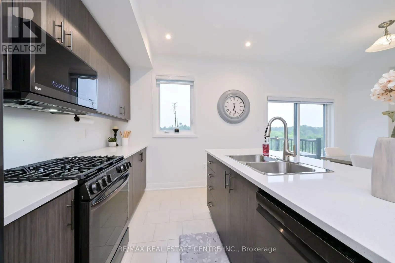 24 HUMBERSTONE DRIVE E