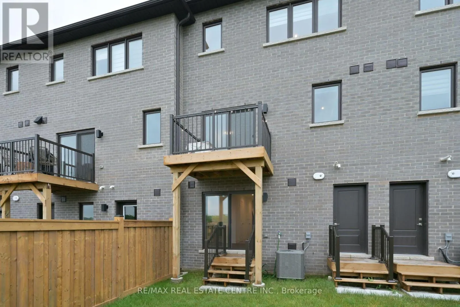 24 HUMBERSTONE DRIVE E