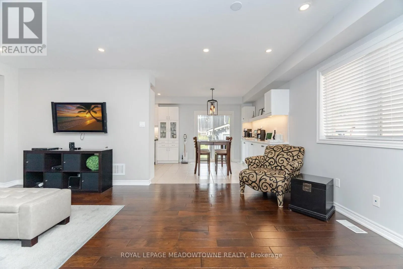 345 BUSSEL CRESCENT