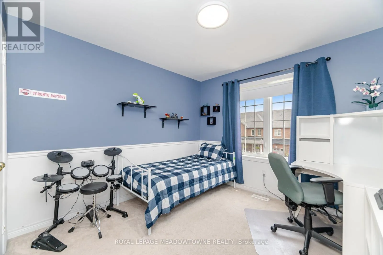 345 BUSSEL CRESCENT