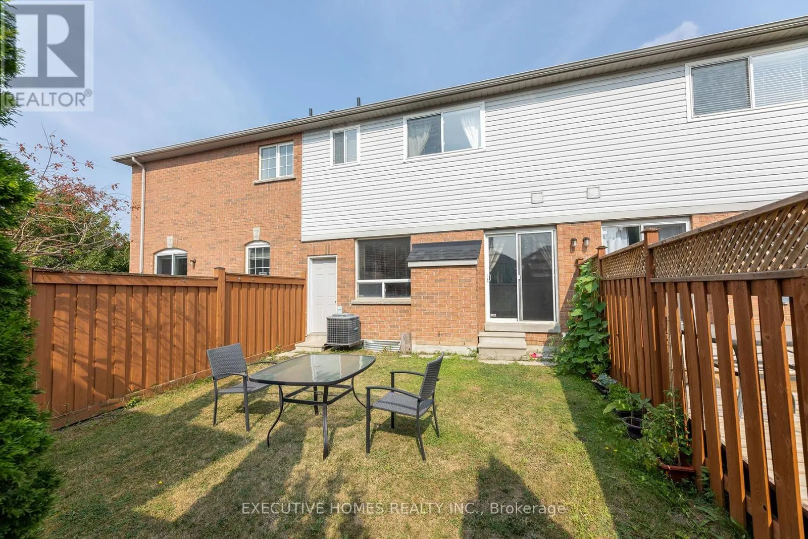 416 HOBBS CRESCENT