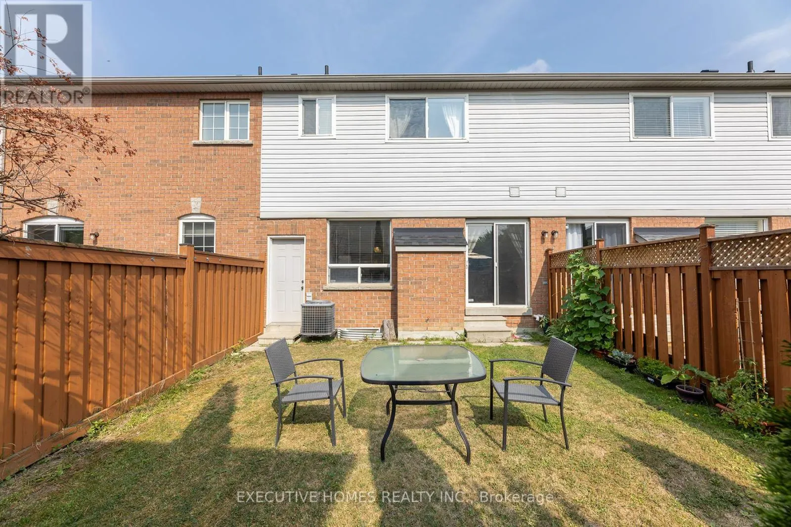 416 HOBBS CRESCENT