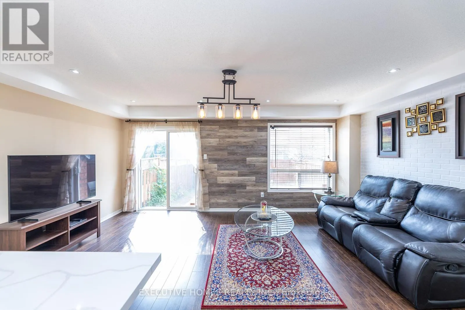 416 HOBBS CRESCENT