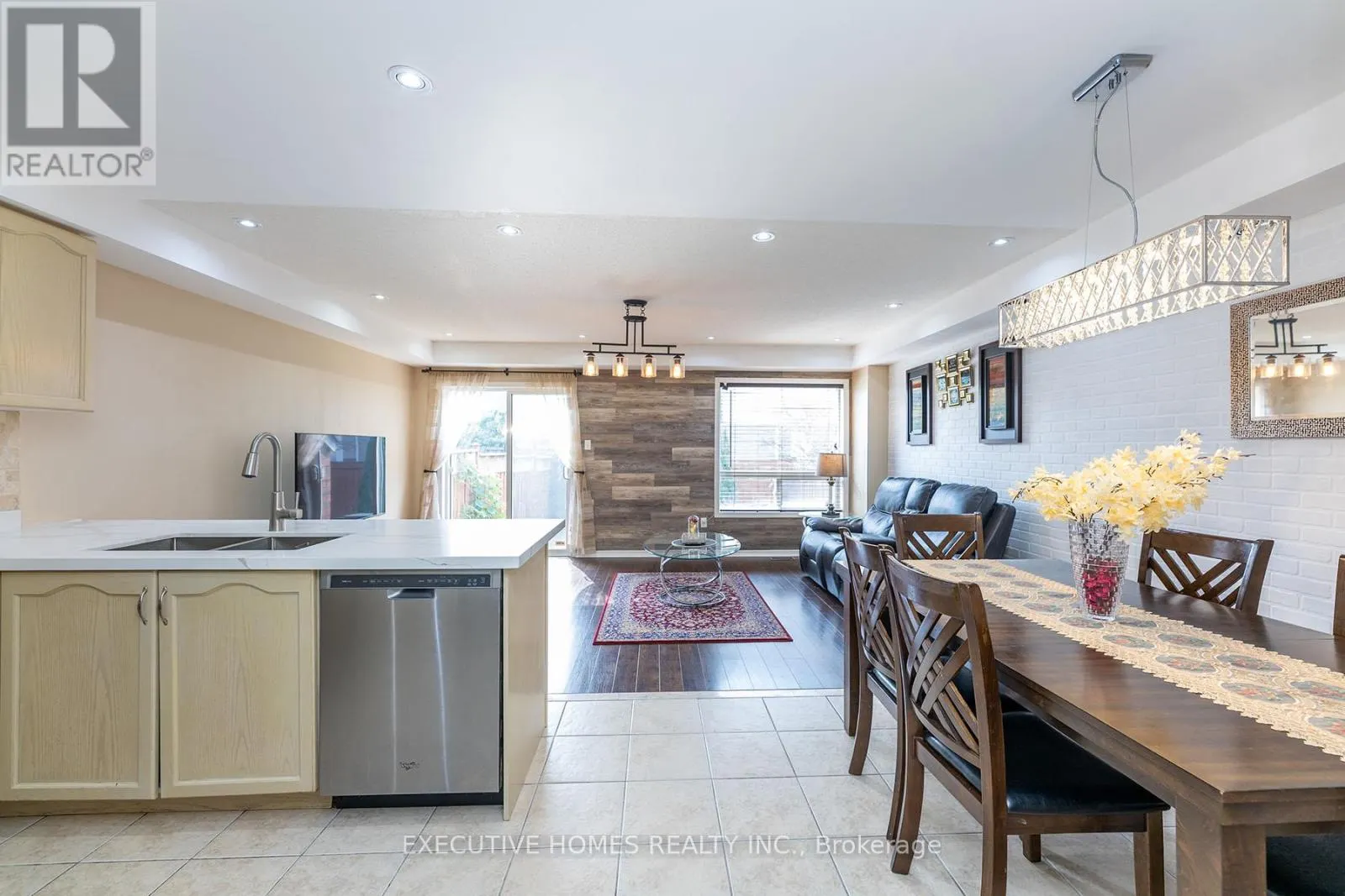 416 HOBBS CRESCENT