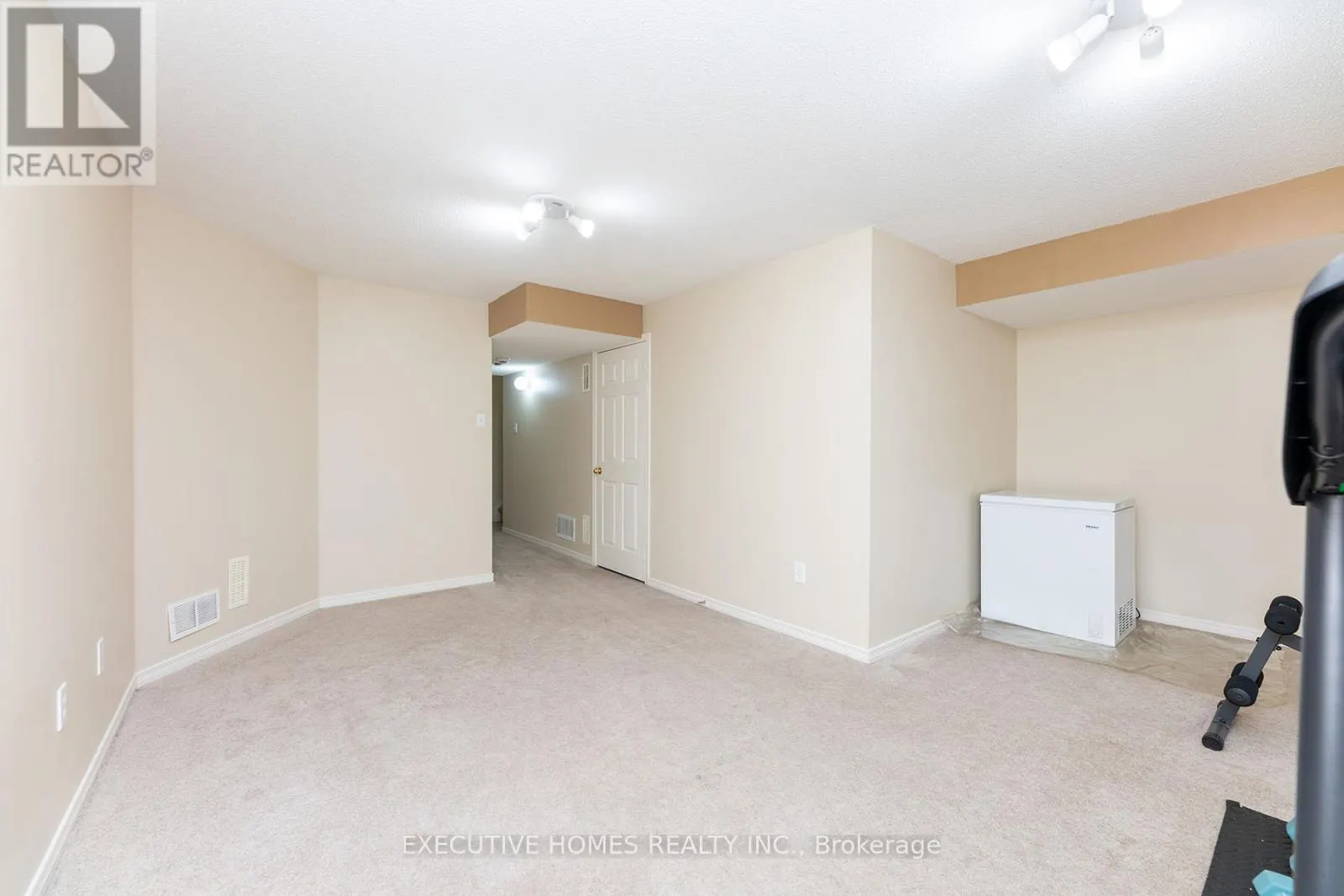 416 HOBBS CRESCENT