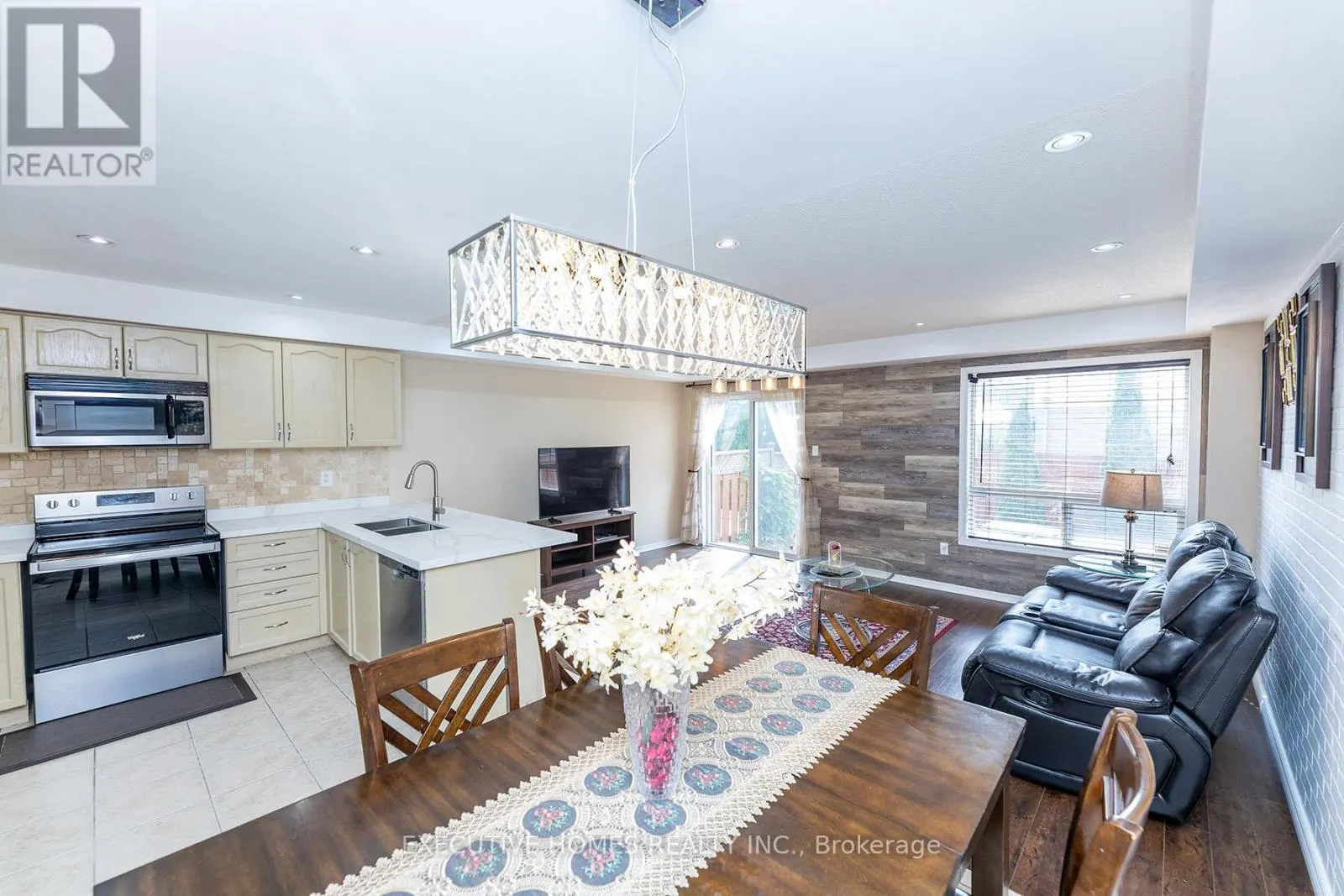 416 HOBBS CRESCENT