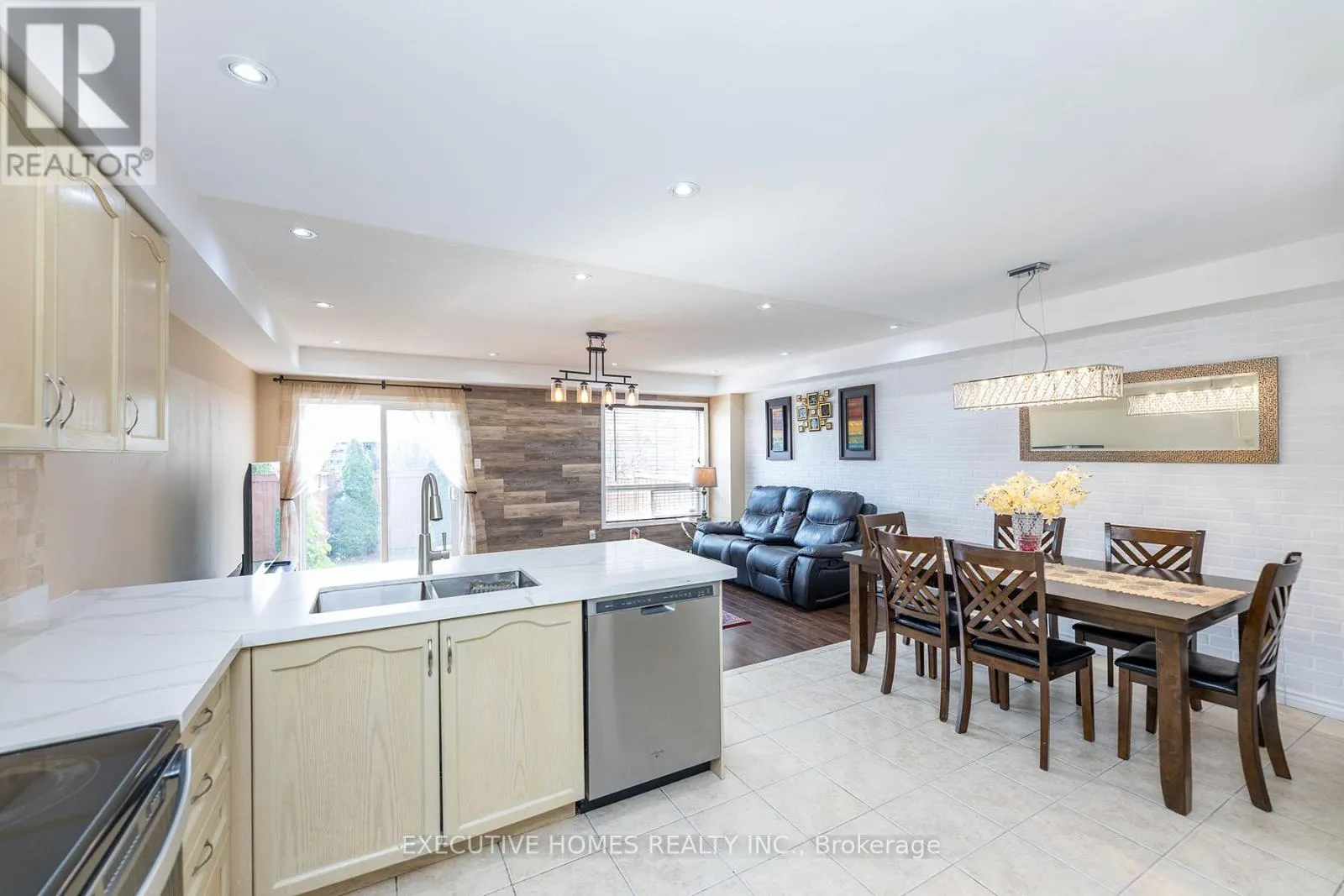 416 HOBBS CRESCENT