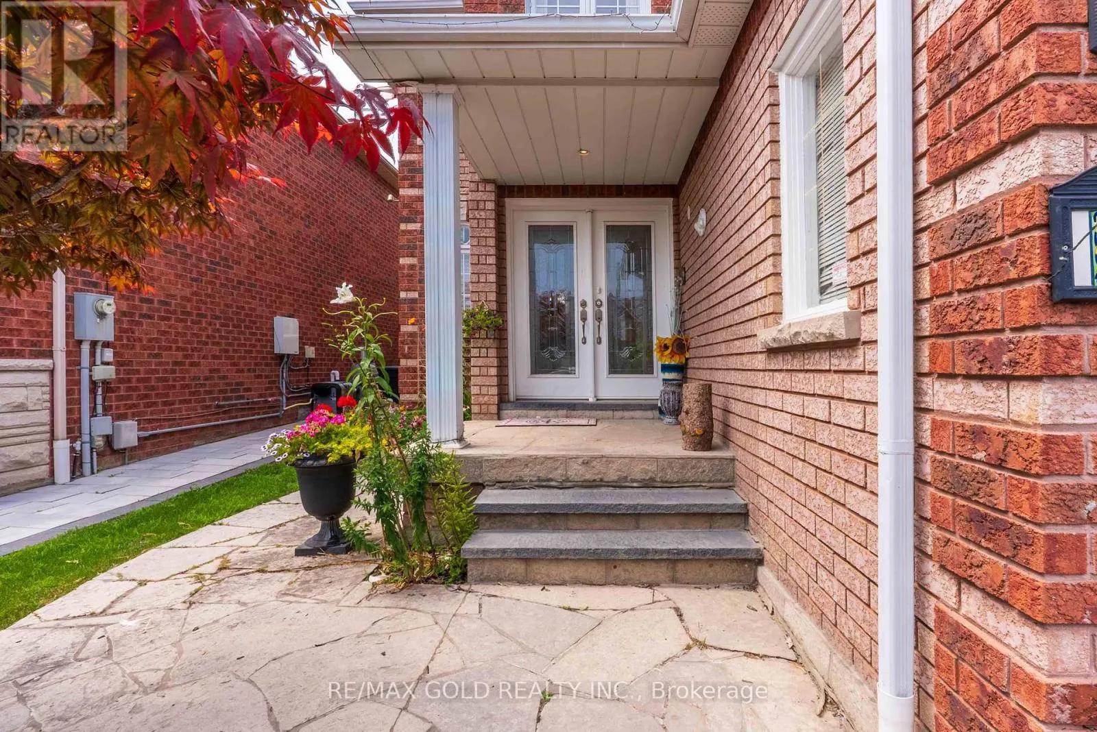 14 COUNTRY STROLL CRESCENT