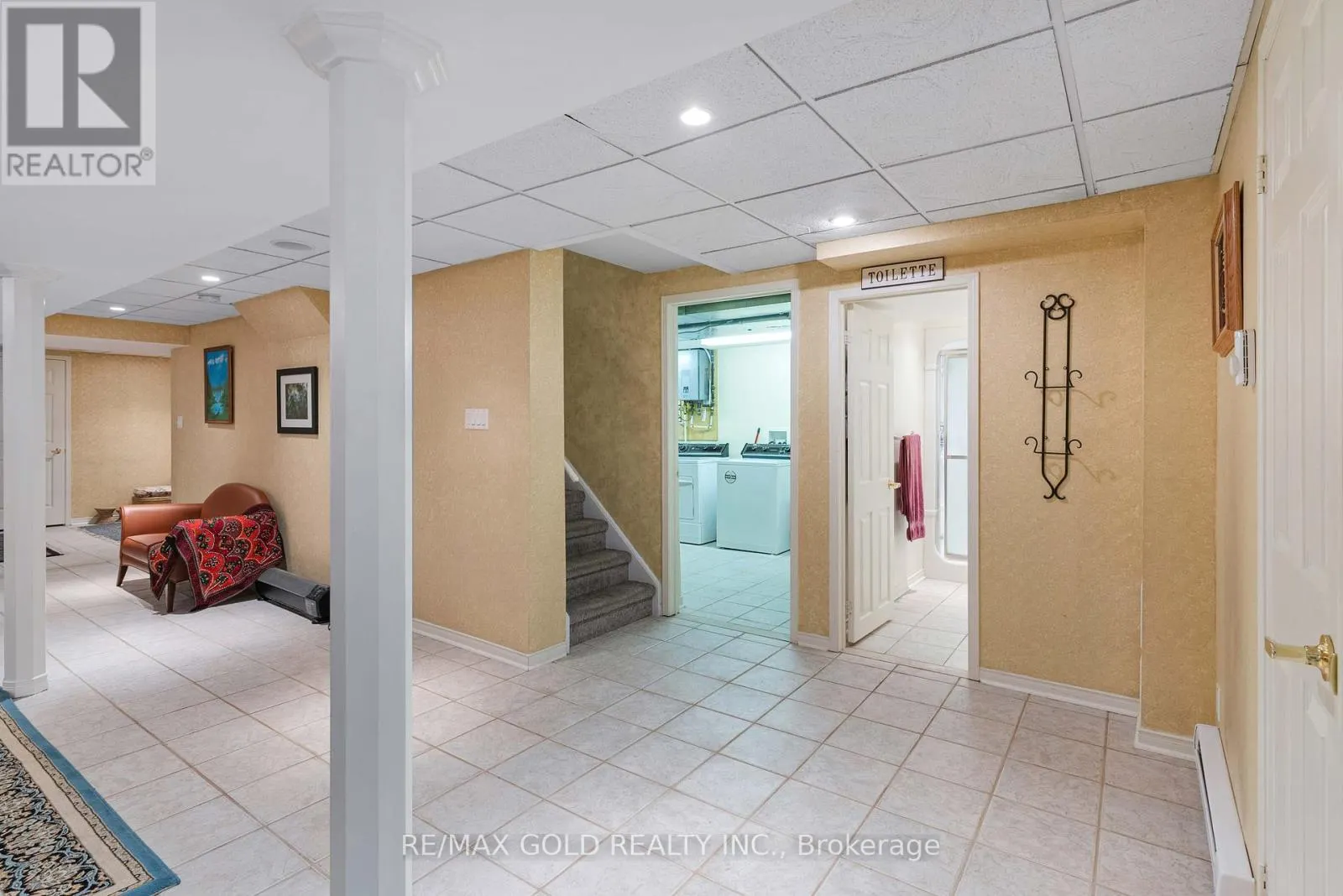 14 COUNTRY STROLL CRESCENT