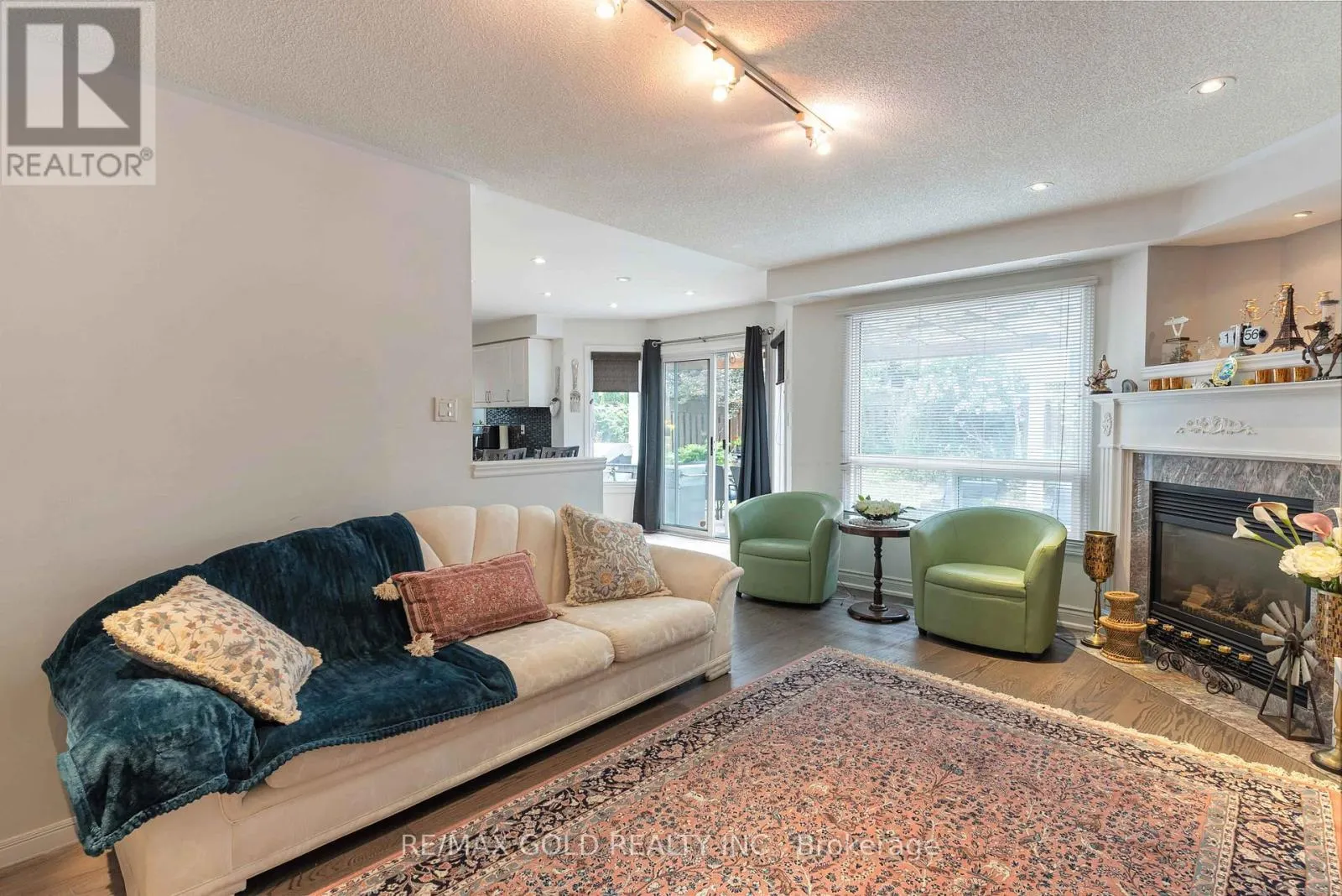 14 COUNTRY STROLL CRESCENT