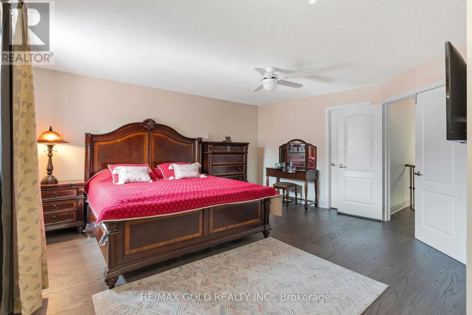 14 COUNTRY STROLL CRESCENT