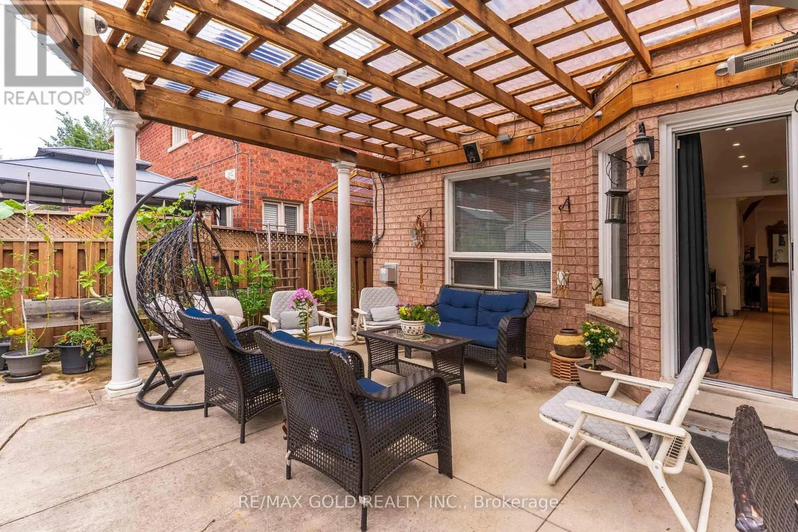 14 COUNTRY STROLL CRESCENT