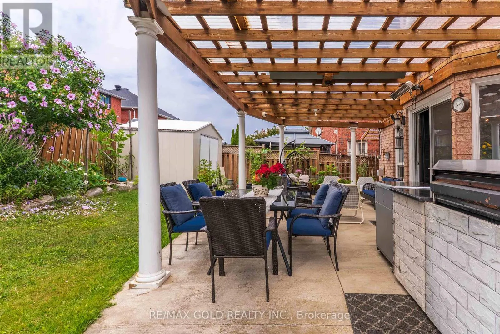 14 COUNTRY STROLL CRESCENT