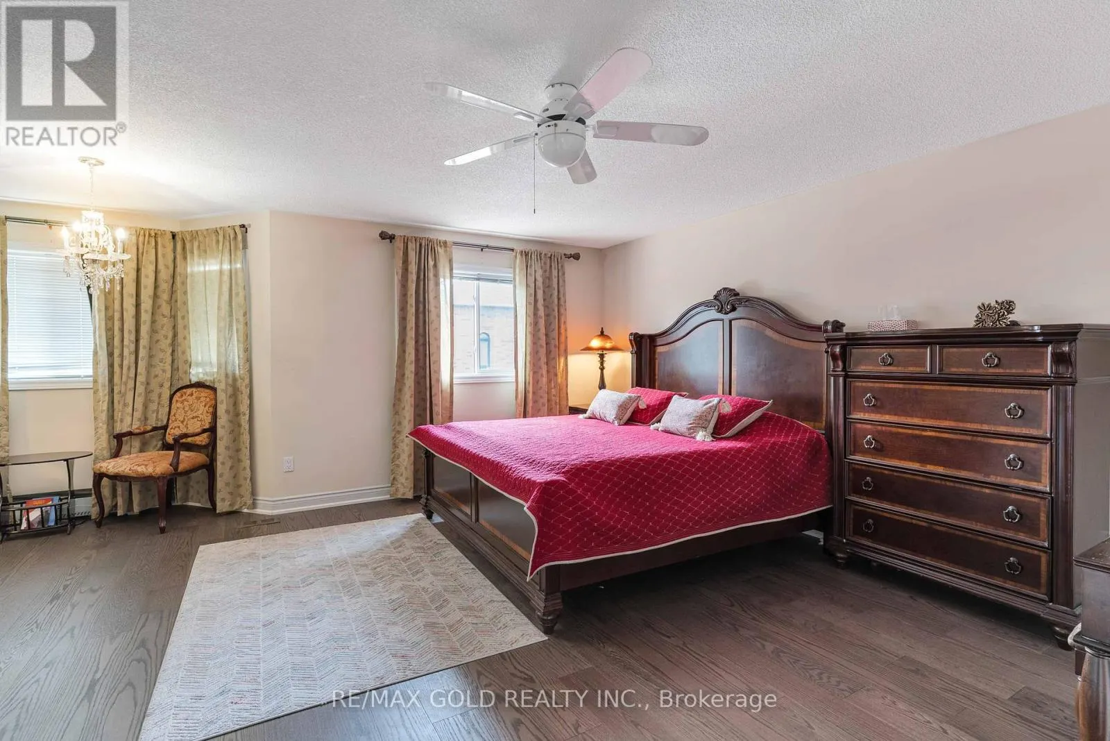 14 COUNTRY STROLL CRESCENT