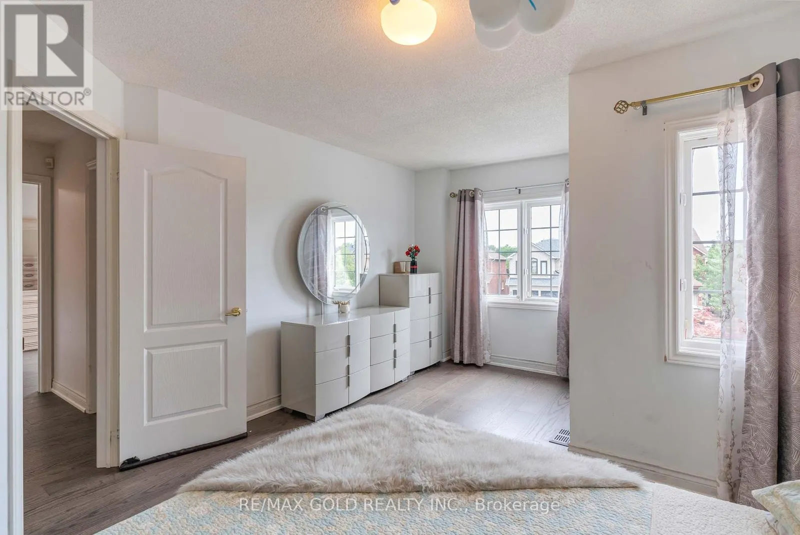 14 COUNTRY STROLL CRESCENT