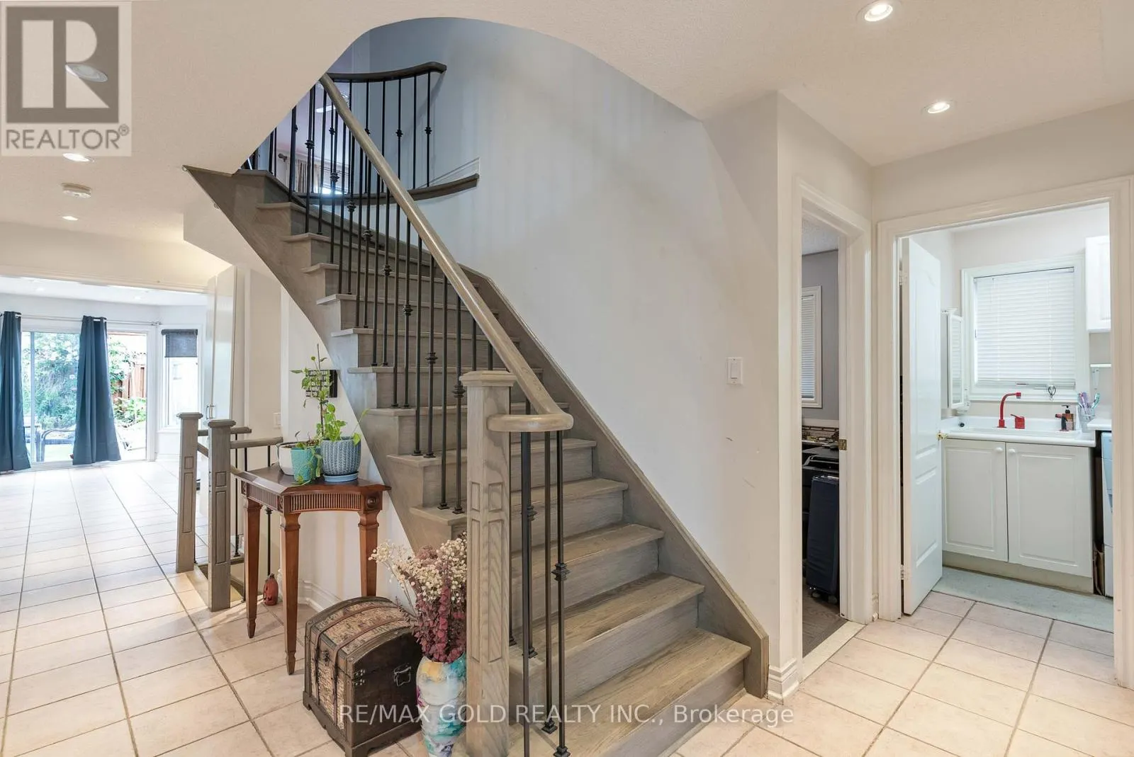 14 COUNTRY STROLL CRESCENT
