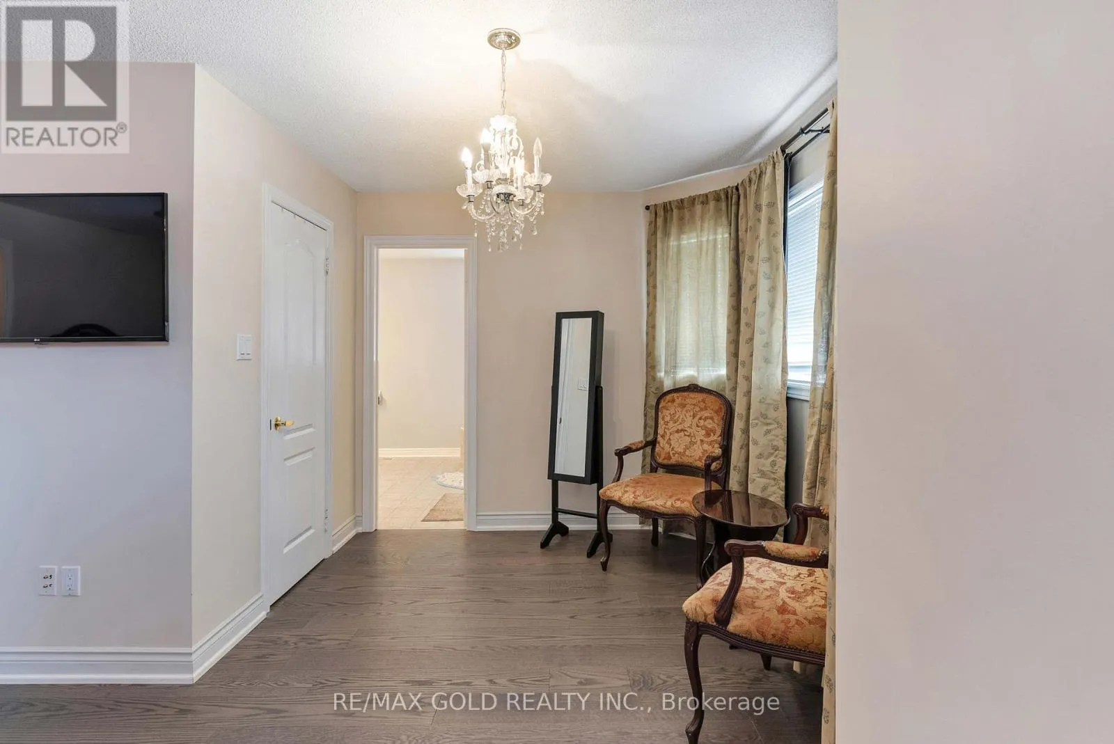 14 COUNTRY STROLL CRESCENT