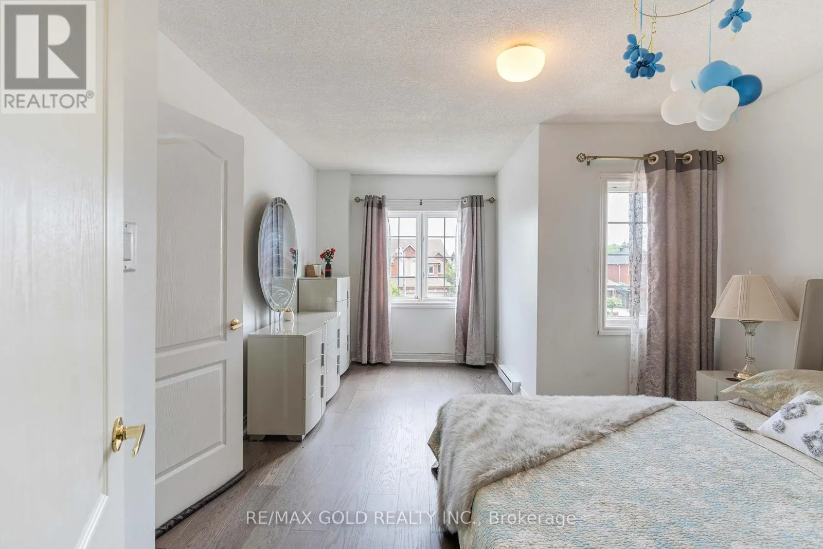 14 COUNTRY STROLL CRESCENT