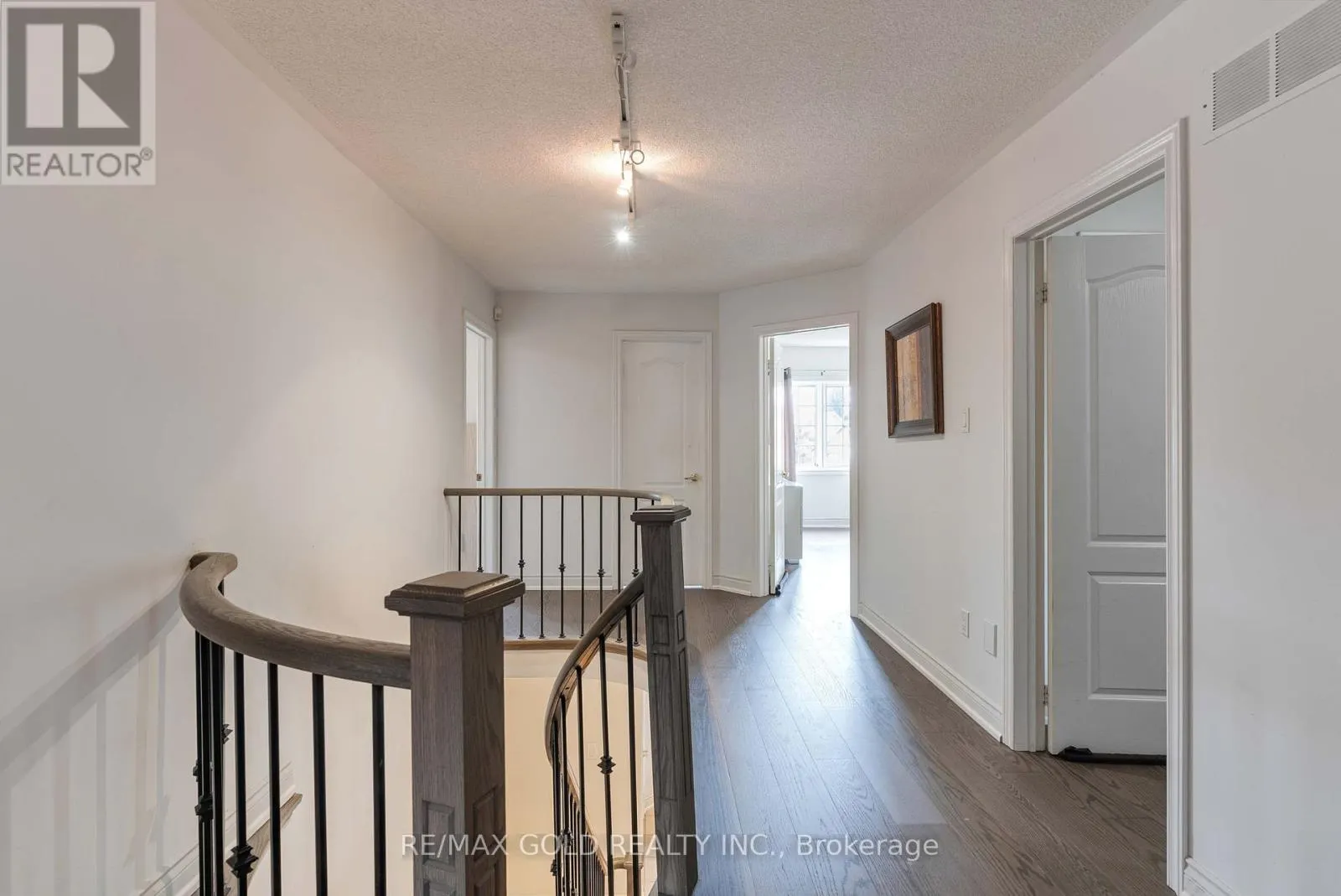 14 COUNTRY STROLL CRESCENT