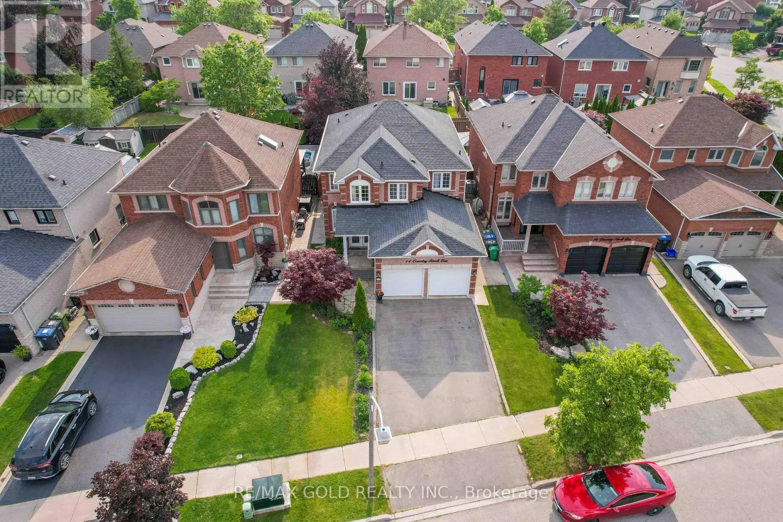 14 COUNTRY STROLL CRESCENT