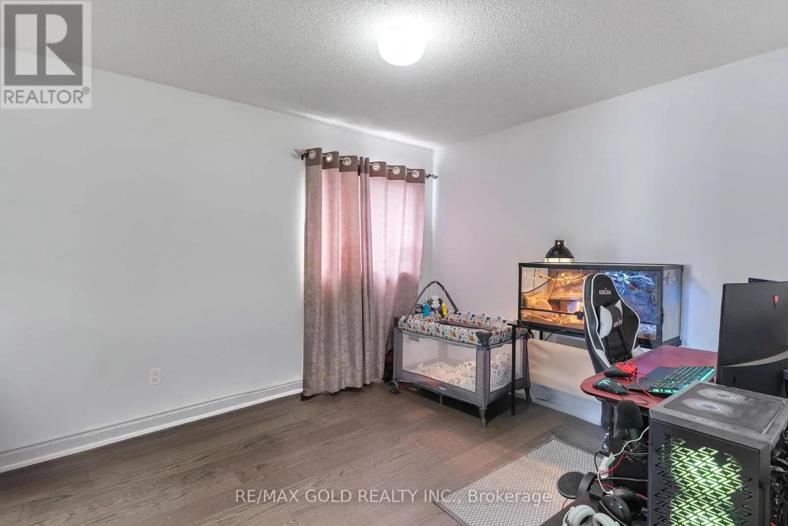 14 COUNTRY STROLL CRESCENT