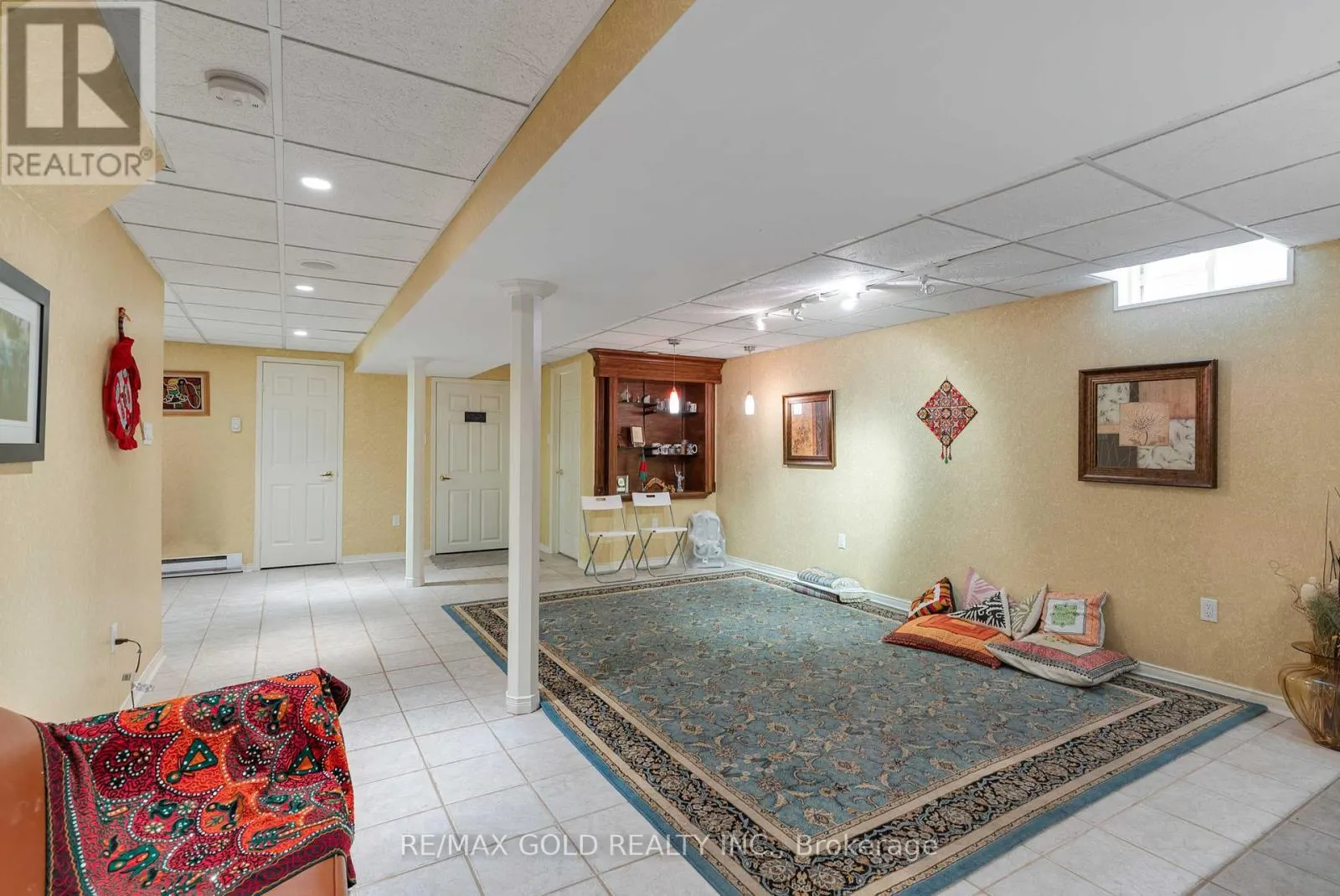 14 COUNTRY STROLL CRESCENT