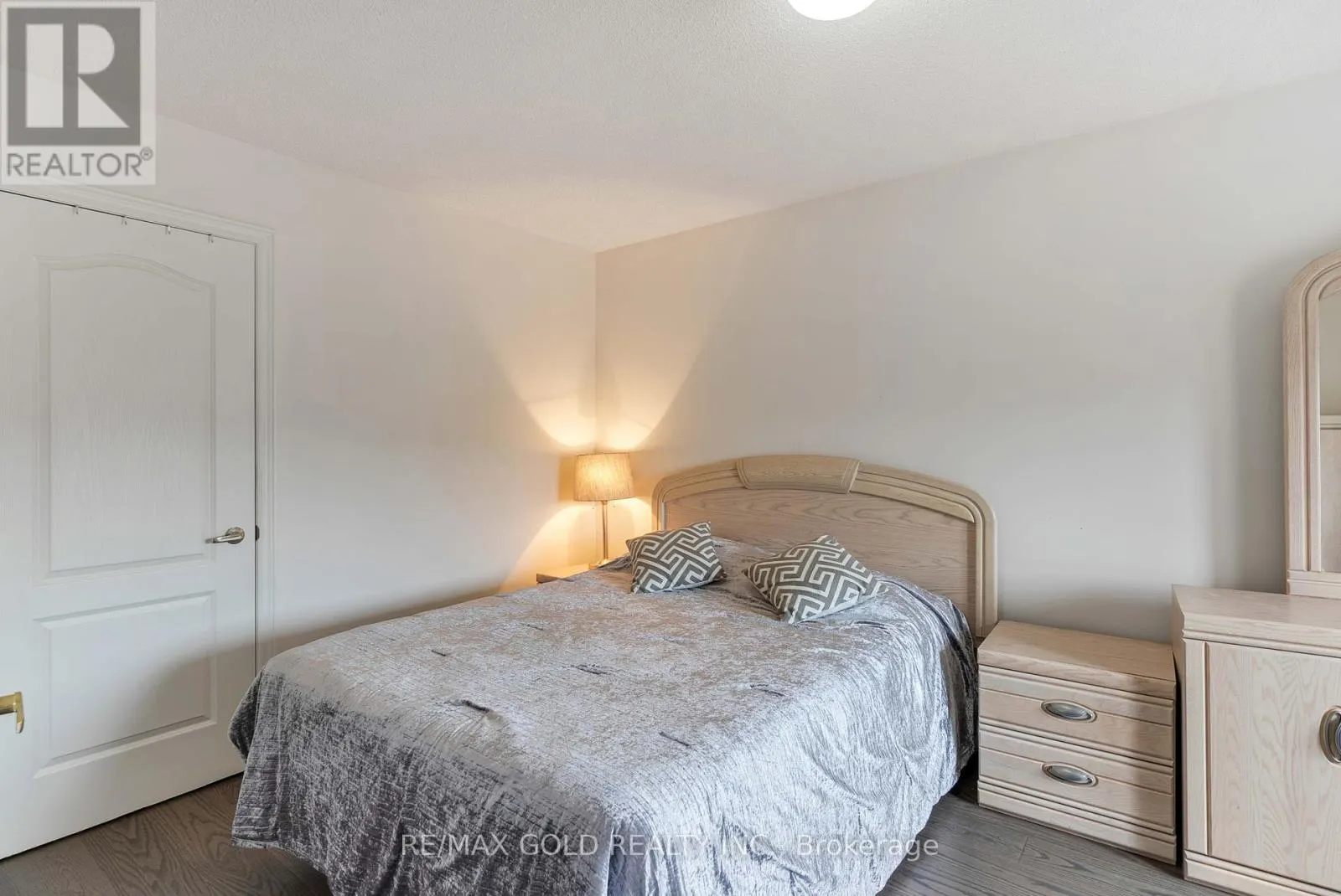 14 COUNTRY STROLL CRESCENT
