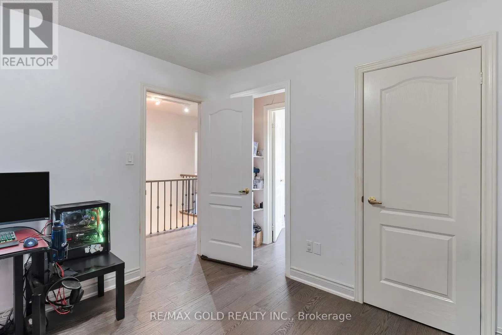 14 COUNTRY STROLL CRESCENT