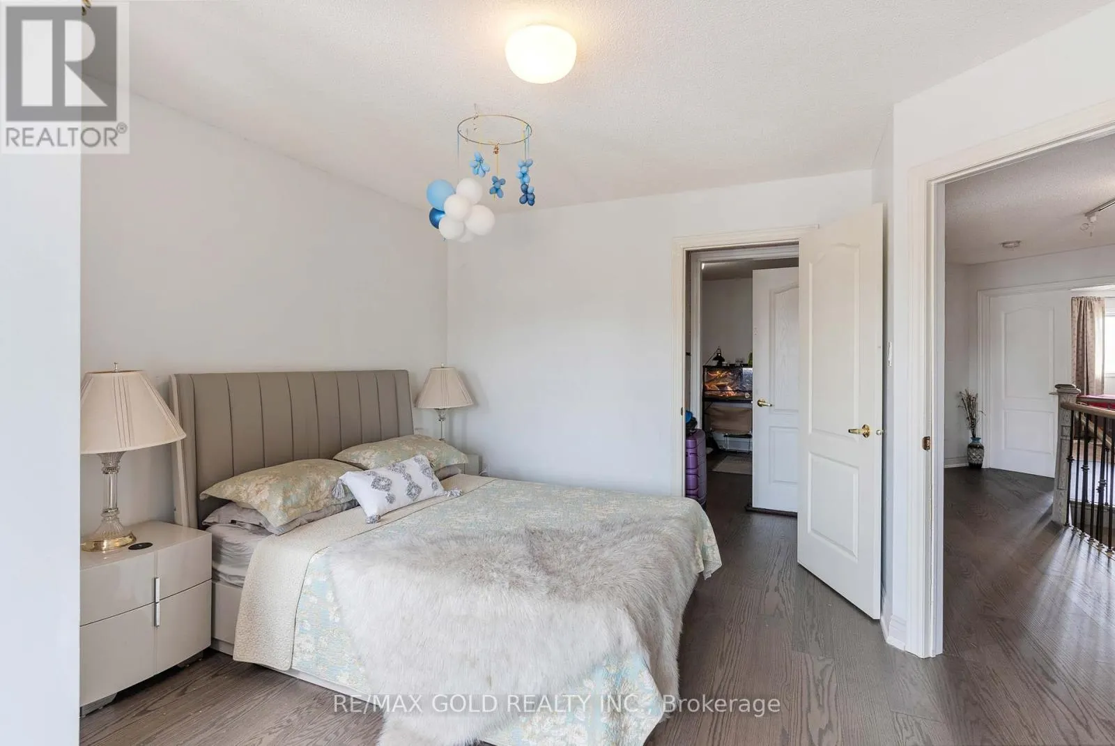 14 COUNTRY STROLL CRESCENT