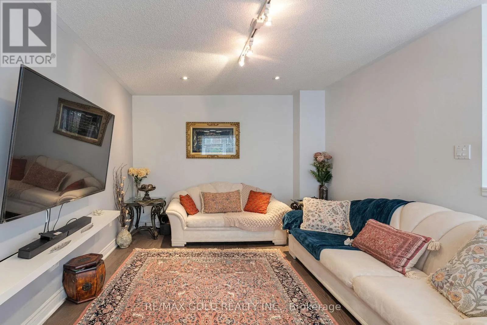 14 COUNTRY STROLL CRESCENT