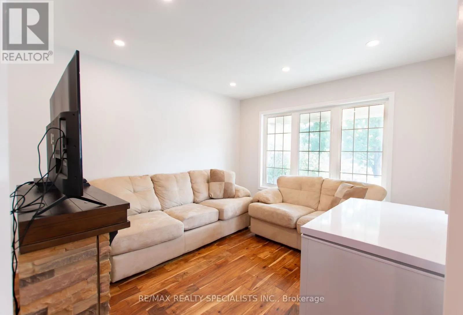 929 PHILBROOK DRIVE