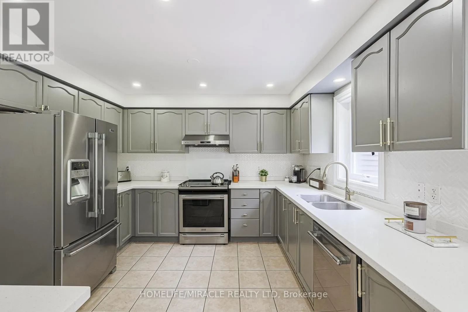 1204 FOX CRESCENT